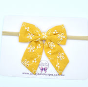 Embroidered bow - yellow